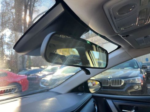 Used 2019 Toyota Corolla SE image 33