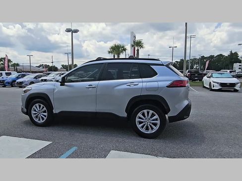 Used 2022 Toyota Corolla Cross LE w/ Moonroof Package FWD image 26