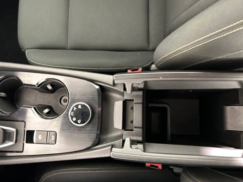 Used 2023 Nissan Rogue S image 14