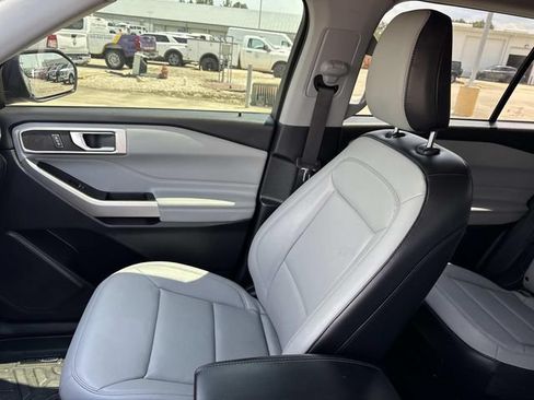 Used 2021 Ford Explorer XLT w/ Equipment Group 202A RWD image 22