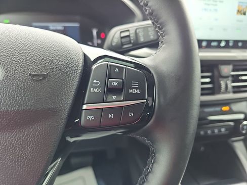 Used 2025 Ford Escape SE image 22
