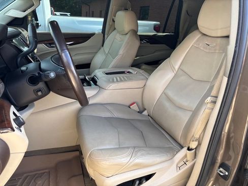 Used 2015 Cadillac Escalade Luxury RWD image 10