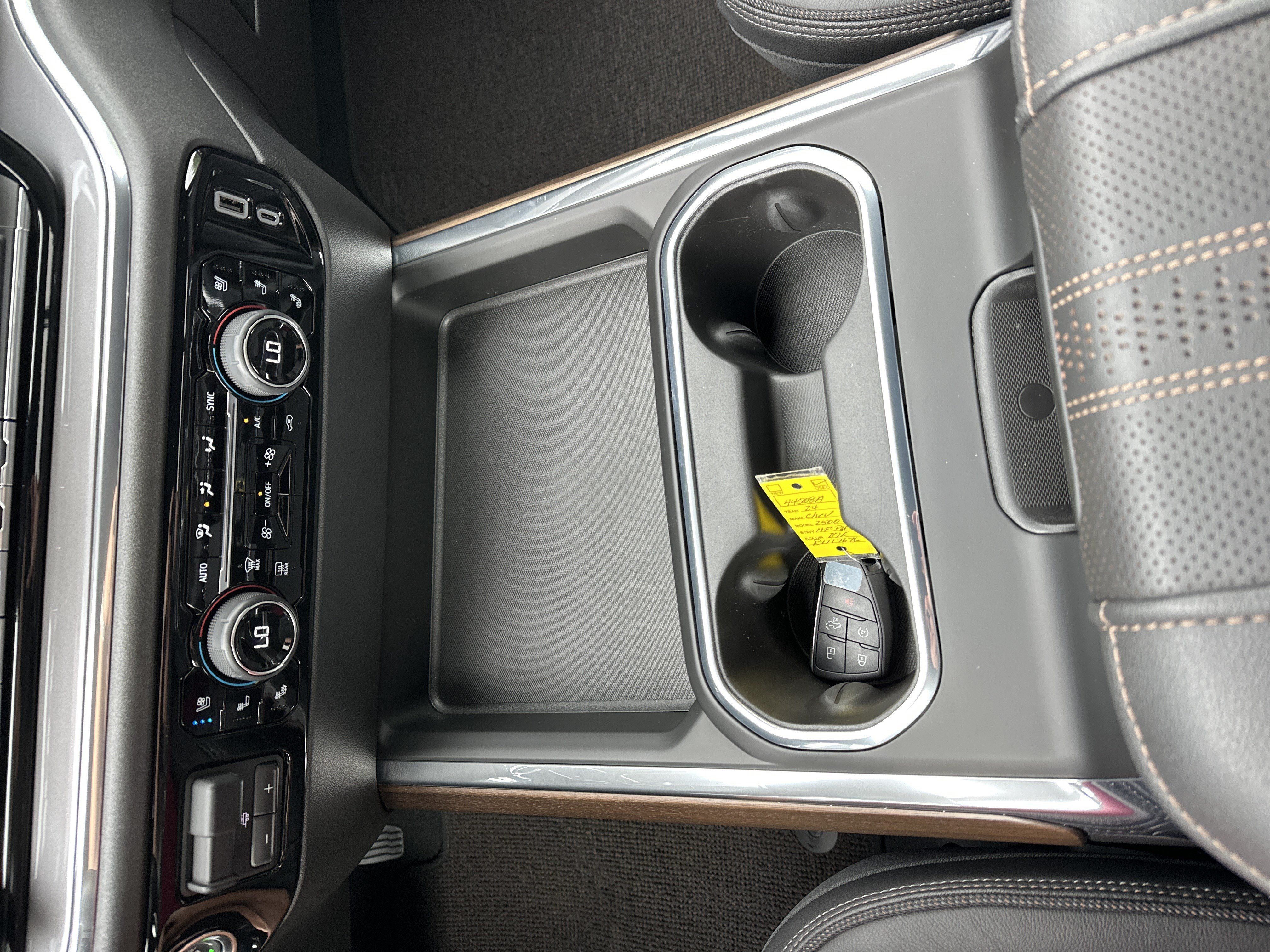 Used 2024 Chevrolet Silverado 2500 High Country w/ High Country Premium Package AWD/4WD image 23