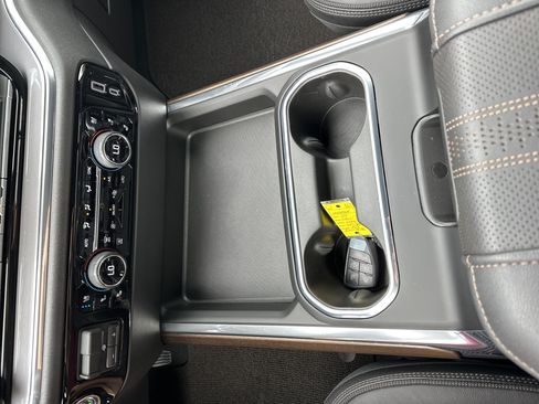 Used 2024 Chevrolet Silverado 2500 High Country w/ High Country Premium Package AWD/4WD image 23