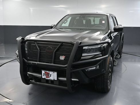 Used 2023 Nissan Frontier PRO-4X w/ Tow Package AWD/4WD image 9