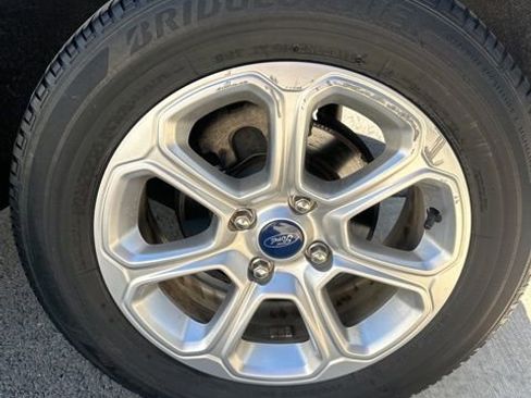 Used 2019 Ford EcoSport SE w/ SE Convenience Package image 11