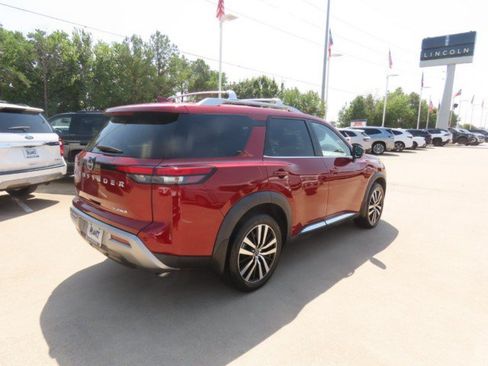 Used 2023 Nissan Pathfinder Platinum FWD image 9