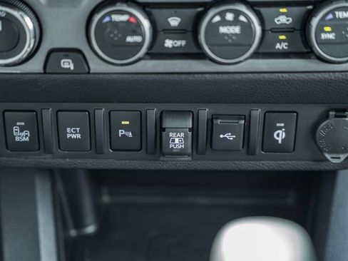 Used 2022 Toyota Tacoma TRD Sport w/ Technology Package AWD/4WD image 26