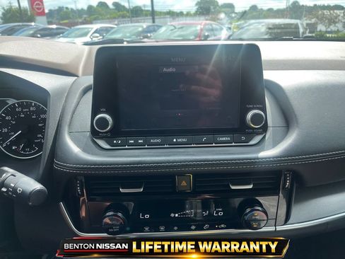 Used 2021 Nissan Rogue SV AWD/4WD image 17