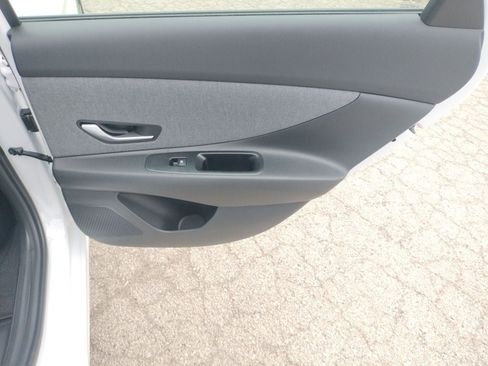 Used 2025 Hyundai Elantra Limited FWD image 40