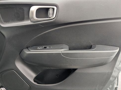 Used 2025 Hyundai Venue SEL image 34