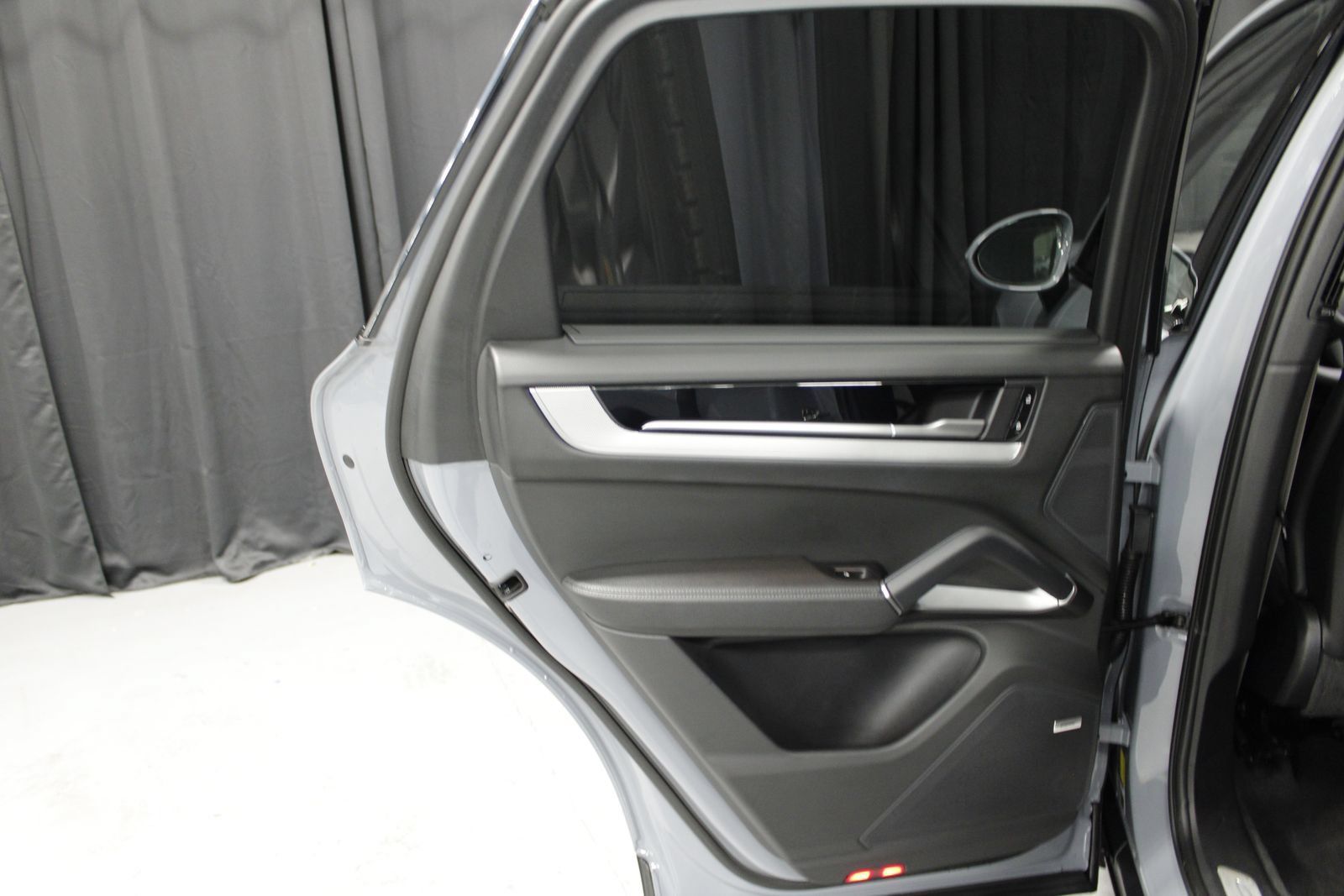 Certified 2026 Porsche Cayenne E-Hybrid AWD/4WD image 27