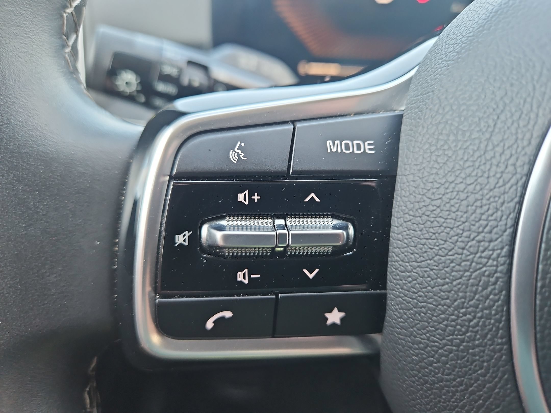 Used 2025 Kia Sorento EX w/ Panoramic Sunroof Package FWD image 25