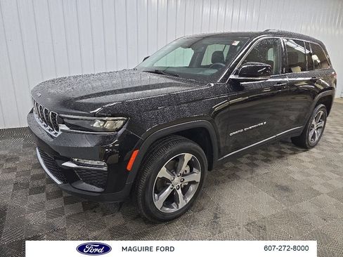 Used 2023 Jeep Grand Cherokee Limited AWD/4WD image 10