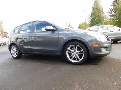 Used 2009 Hyundai Elantra w/ Premium-Sport Pkg 2 FWD image 1