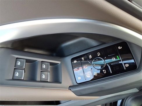 Used 2025 Audi Q5 Premium w/ Convenience Package image 13