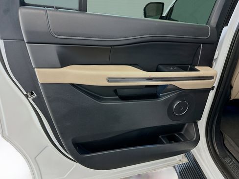 Used 2024 Ford Expedition Max XLT image 27