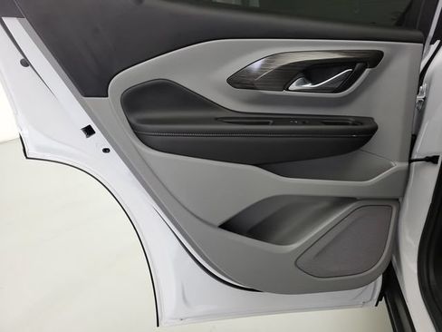 Used 2024 GMC Terrain SLT FWD image 15