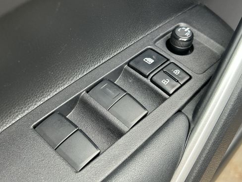 Used 2023 Toyota Corolla Cross LE w/ Moonroof Package AWD/4WD image 16