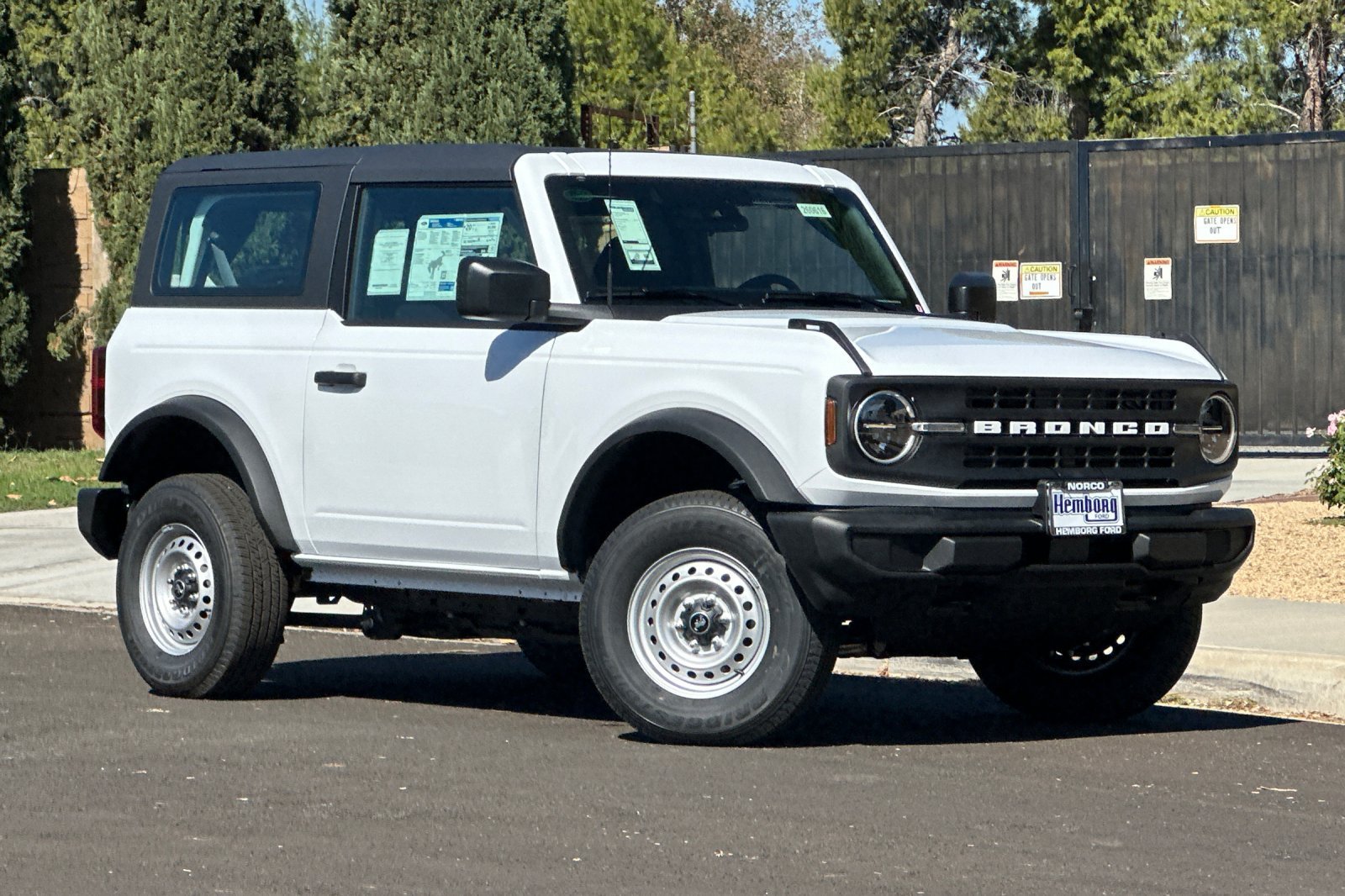 New 2026 Ford Bronco 2-Door AWD/4WD image 2