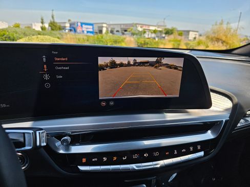 Used 2024 Cadillac Lyriq Luxury RWD image 32