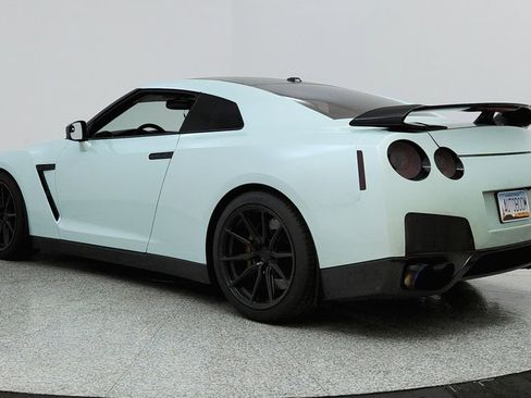 Used 2010 Nissan GT-R Premium image 3