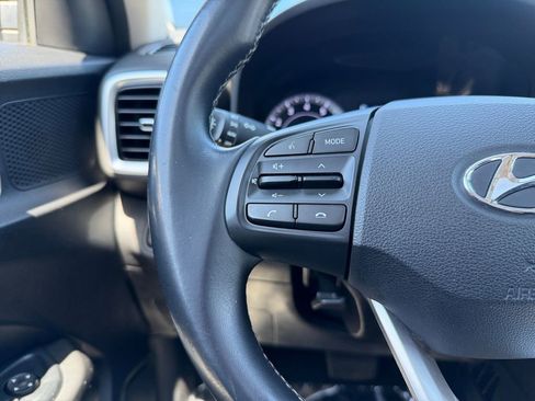 Used 2022 Hyundai Venue SEL FWD image 15