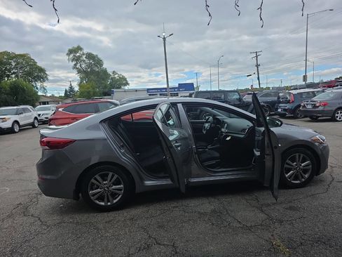 Used 2018 Hyundai Elantra Value Edition w/ Winter Weather Package image 31