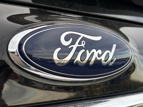 Used 2017 Ford Explorer XLT image 18