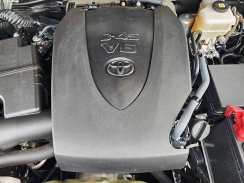 Used 2021 Toyota Tacoma TRD Off-Road w/ Technology Package AWD/4WD image 25