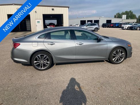 Used 2025 Chevrolet Malibu LT FWD image 4