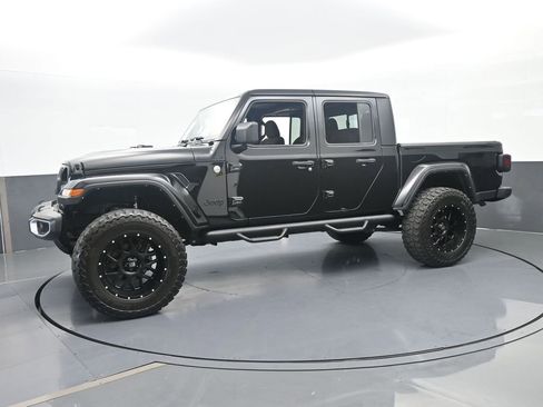 Used 2021 Jeep Gladiator Sport AWD/4WD image 2