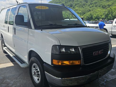 Used 2025 GMC Savana 2500 w/ Driver Convenience Package RWD image 2