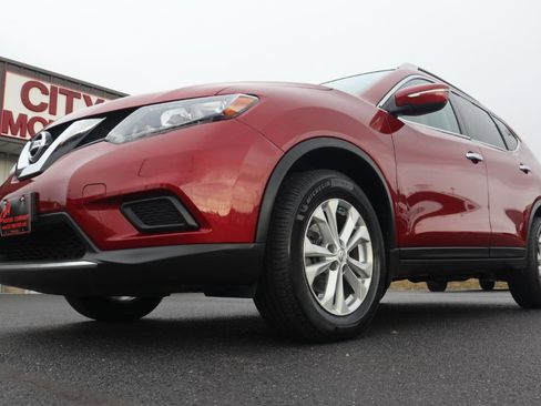 Used 2015 Nissan Rogue SV w/ SV Moonroof Package image 16