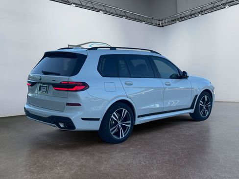 Used 2027 BMW X7 xDrive40i w/ M Sport Package AWD/4WD image 3