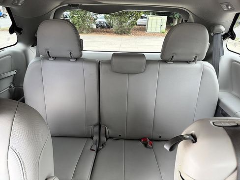 Used 2013 Toyota Sienna XLE w/ Entertainment Pkg FWD image 22