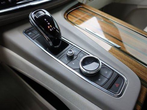 Used 2021 Cadillac Escalade Premium Luxury Platinum image 18