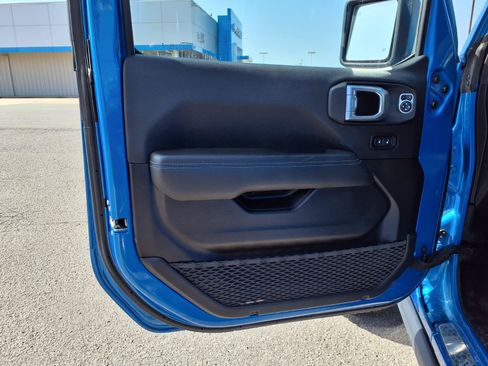 Used 2024 Jeep Wrangler Unlimited Rubicon 4xe w/ Capability Package AWD/4WD image 16