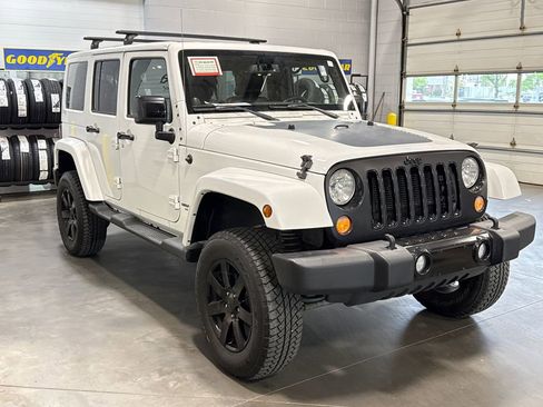 Used 2014 Jeep Wrangler Unlimited Sahara AWD/4WD image 3