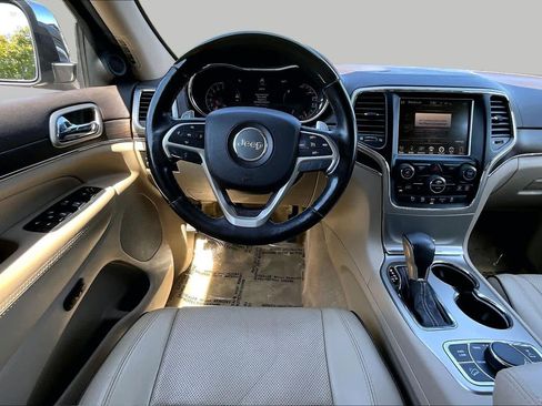 Used 2017 Jeep Grand Cherokee Overland AWD/4WD image 6
