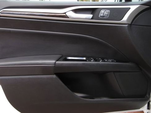 Used 2016 Ford Fusion SE w/ Equipment Group 502A image 9