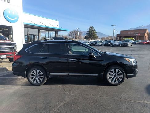 Used 2017 Subaru Outback 3.6R Touring w/ Popular Package #5A image 2