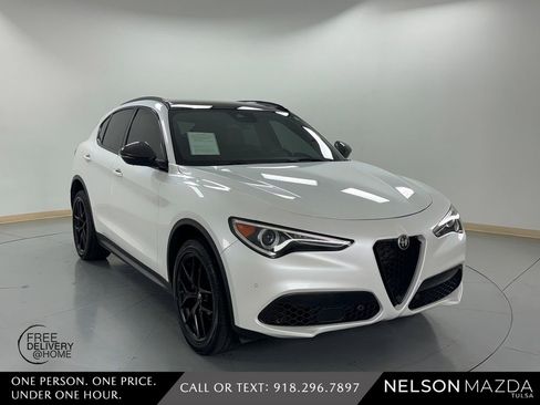Used 2019 Alfa Romeo Stelvio Ti Sport w/ Quick Order Package 22S Sport AWD/4WD image 4