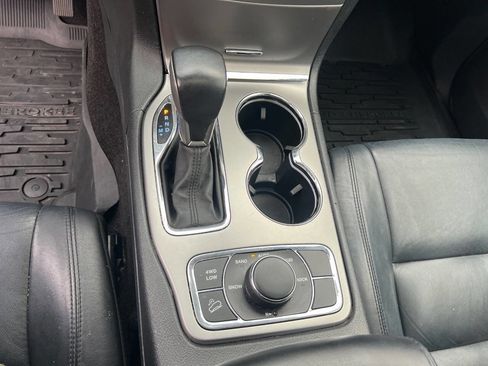 Used 2018 Jeep Grand Cherokee Limited image 18