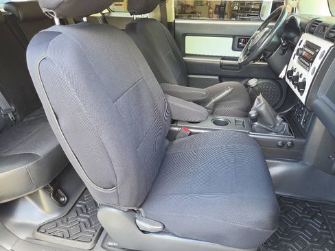 Used 2008 Toyota FJ Cruiser 4WD image 28