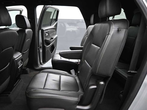 Used 2022 Chevrolet Traverse LT image 14
