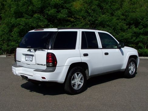 Used 2004 Chevrolet TrailBlazer LS w/ Skid Plate Package AWD/4WD image 2