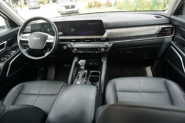 Used 2025 Kia Telluride EX FWD image 6