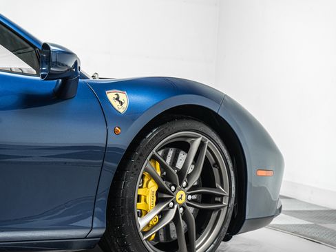 Used 2018 Ferrari 488 GTB RWD image 32