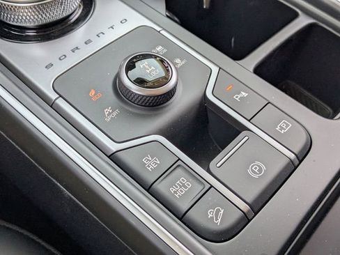 Used 2025 Kia Sorento EX w/ EX Panoramic Sunroof Package image 28